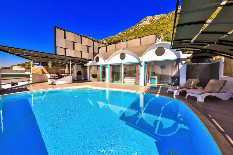 Kalkan’da Deniz Manzaralı, Özel Havuzlu, Jakuzili, Ekonomik Villa