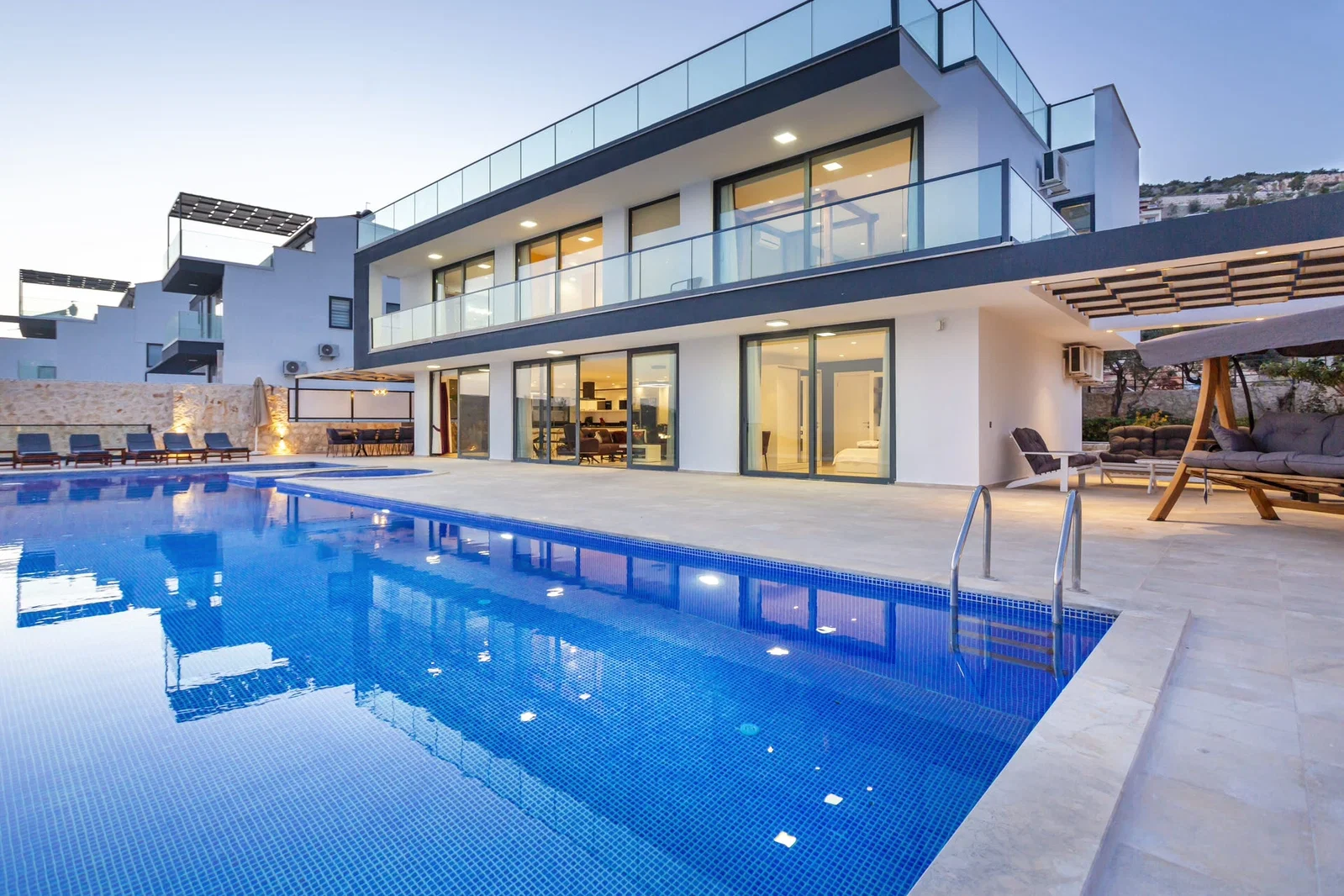 Kalkan’da Kalabalık Ailelere Uygun, Çocuk Havuzlu, Jakuzili, Lüks Villa