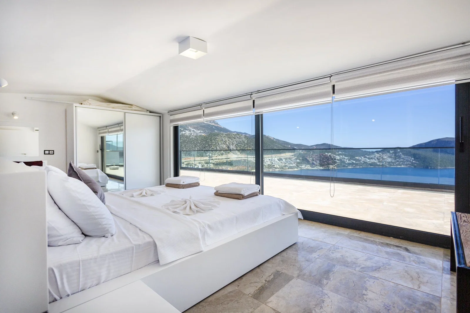 Kalkan’da Kalabalık Ailelere Uygun, Çocuk Havuzlu, Jakuzili, Lüks Villa