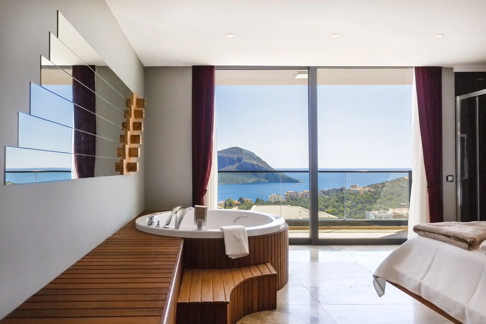 Kalkan’da Kalabalık Ailelere Uygun, Çocuk Havuzlu, Jakuzili, Lüks Villa