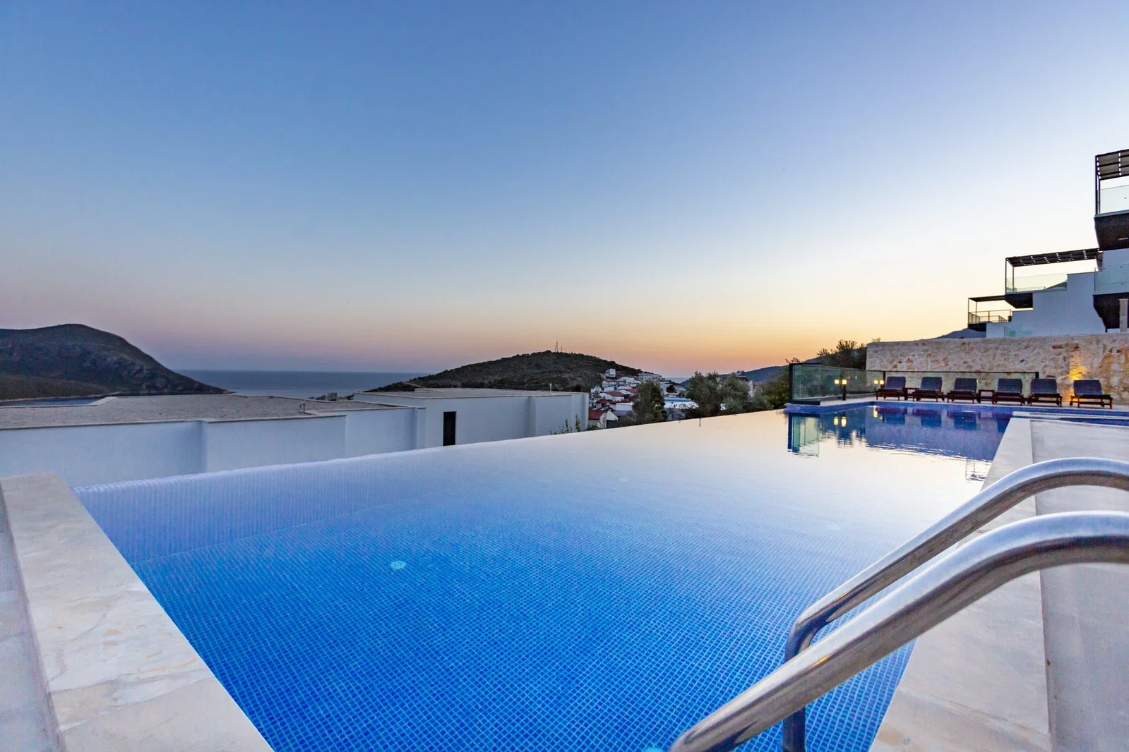 Kalkan’da Kalabalık Ailelere Uygun, Çocuk Havuzlu, Jakuzili, Lüks Villa