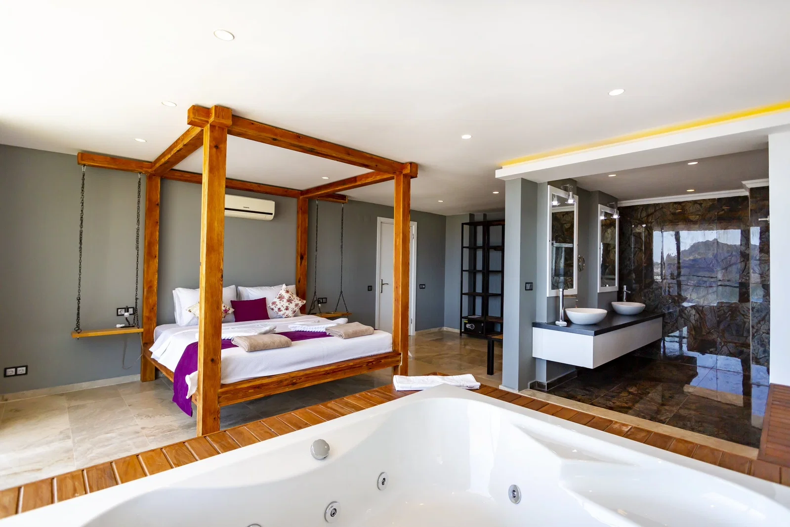 Kalkan’da Kalabalık Ailelere Uygun, Çocuk Havuzlu, Jakuzili, Lüks Villa