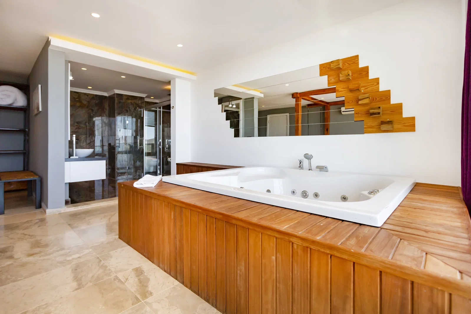 Kalkan’da Kalabalık Ailelere Uygun, Çocuk Havuzlu, Jakuzili, Lüks Villa