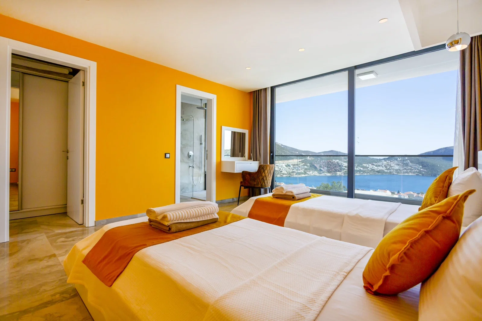 Kalkan’da Kalabalık Ailelere Uygun, Çocuk Havuzlu, Jakuzili, Lüks Villa