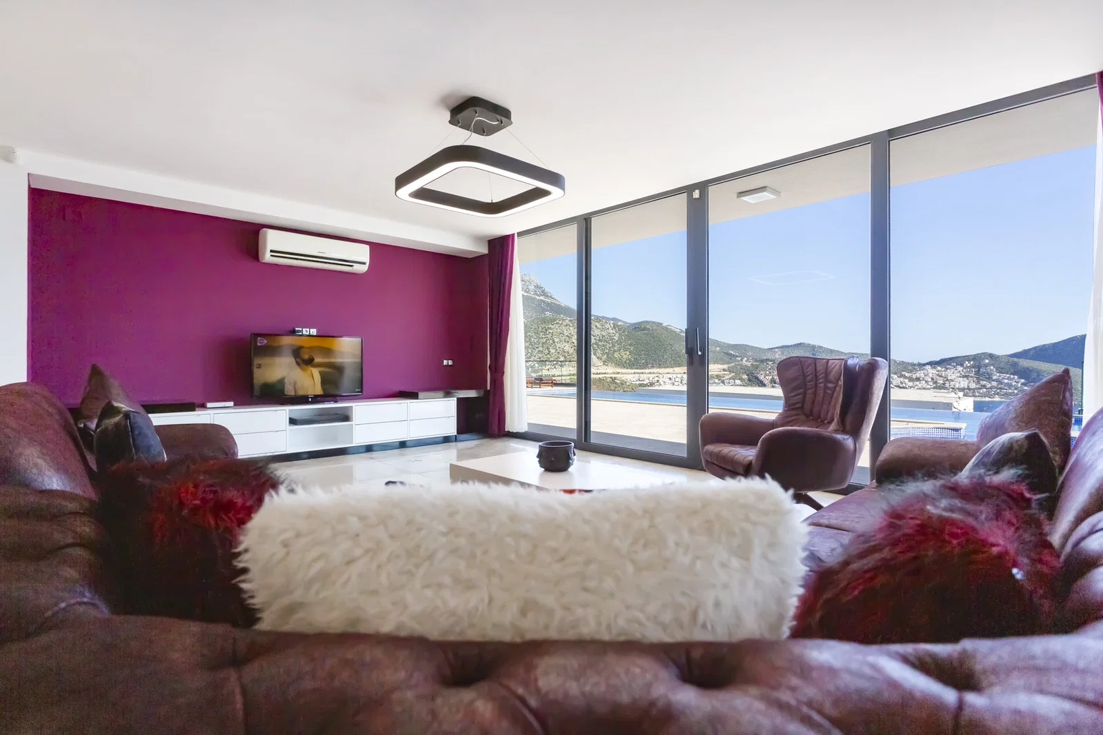 Kalkan’da Kalabalık Ailelere Uygun, Çocuk Havuzlu, Jakuzili, Lüks Villa