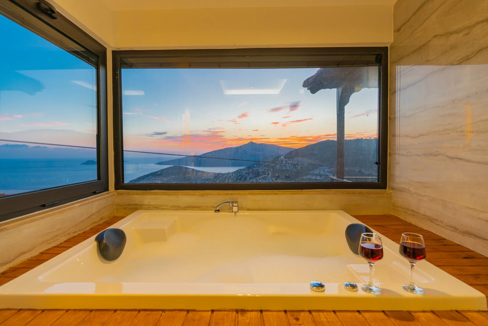 Kalkan’da Merkeze Yakın, Özel Havuzlu, Jakuzili, Kiralık Villa