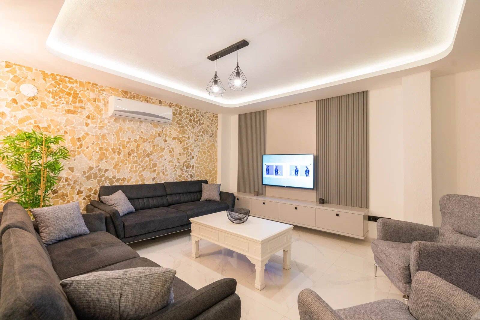 Kalkan’da Merkeze Yakın, Özel Havuzlu, Jakuzili, Kiralık Villa