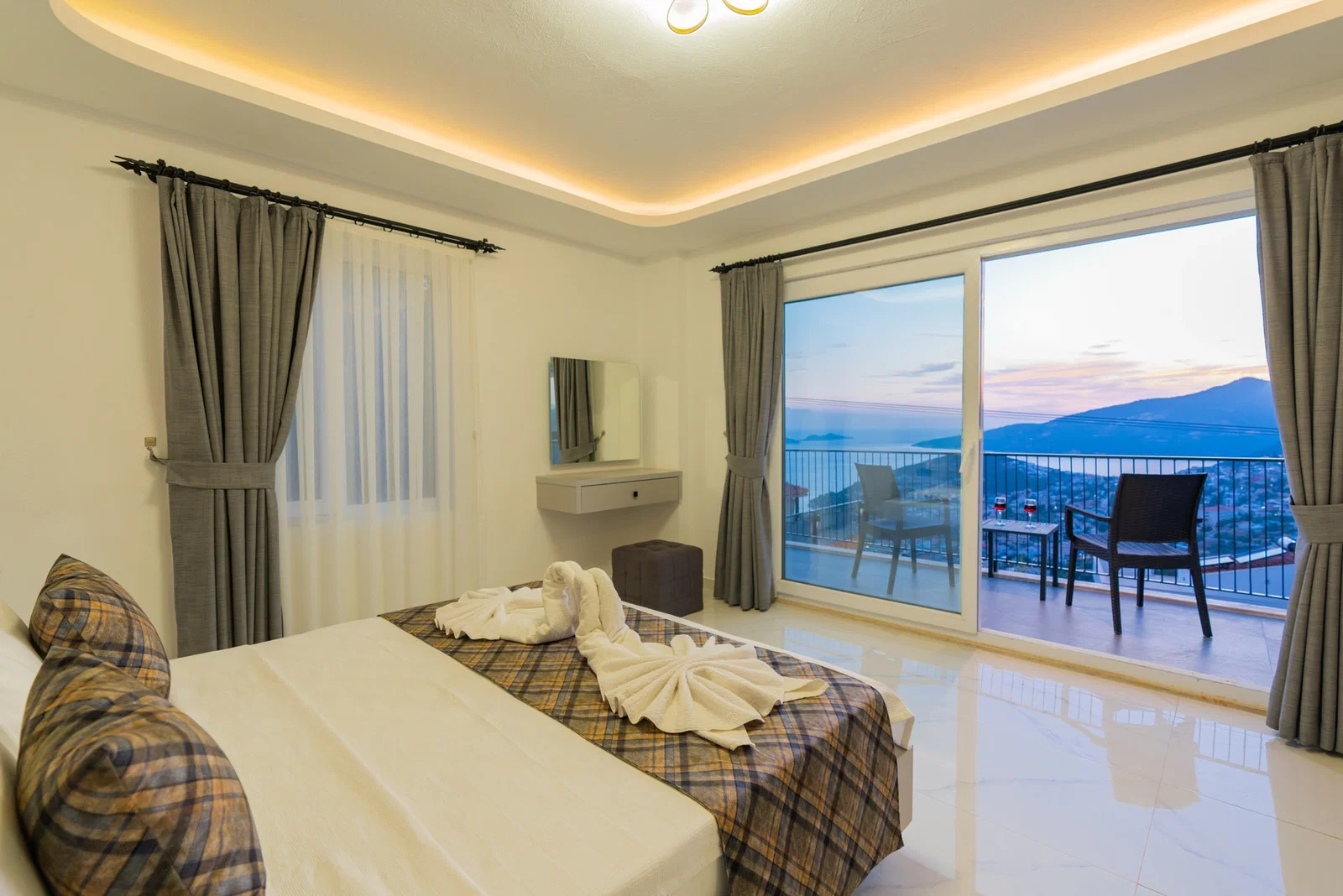 Kalkan’da Merkeze Yakın, Özel Havuzlu, Jakuzili, Kiralık Villa