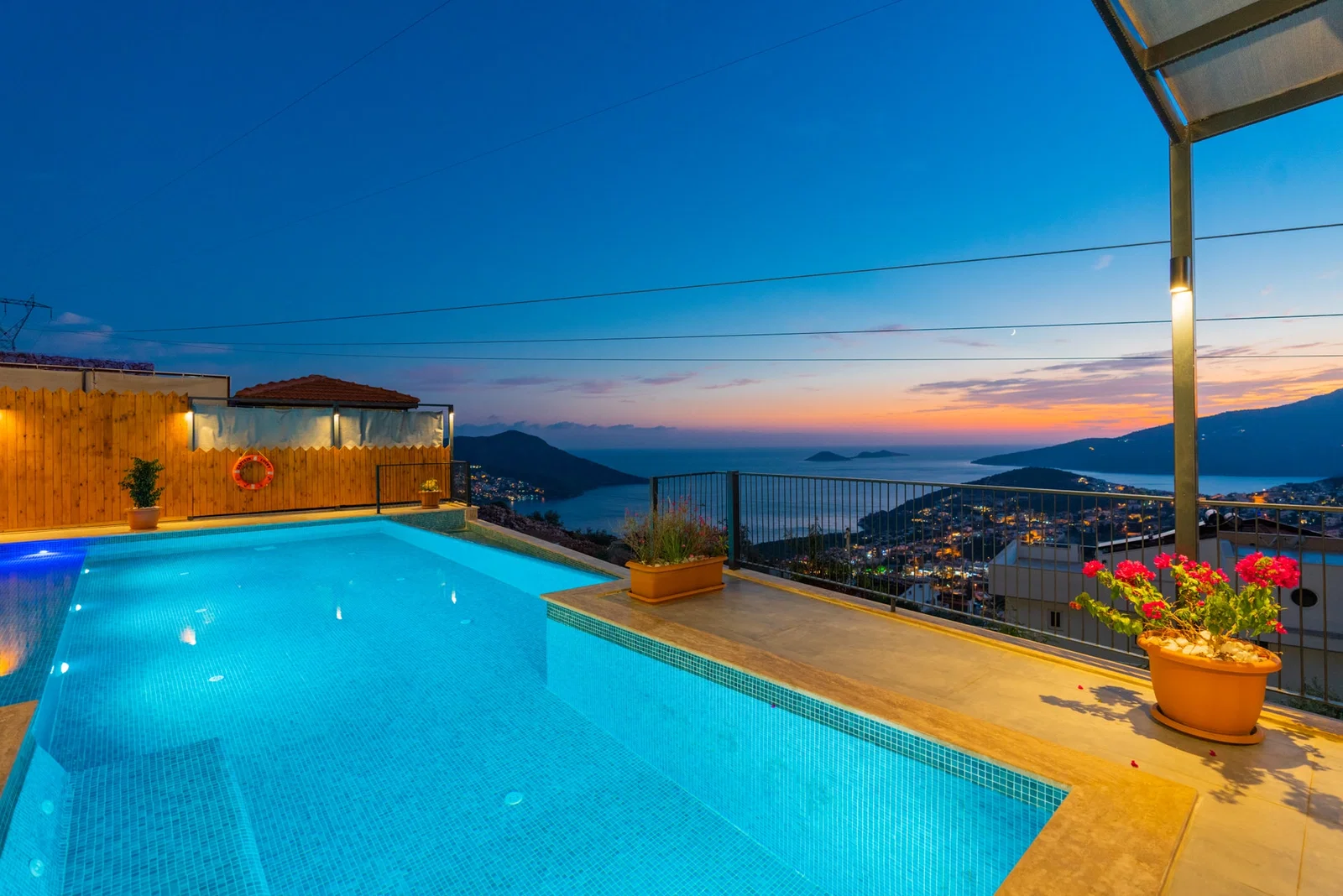 Kalkan’da Merkeze Yakın, Özel Havuzlu, Jakuzili, Kiralık Villa