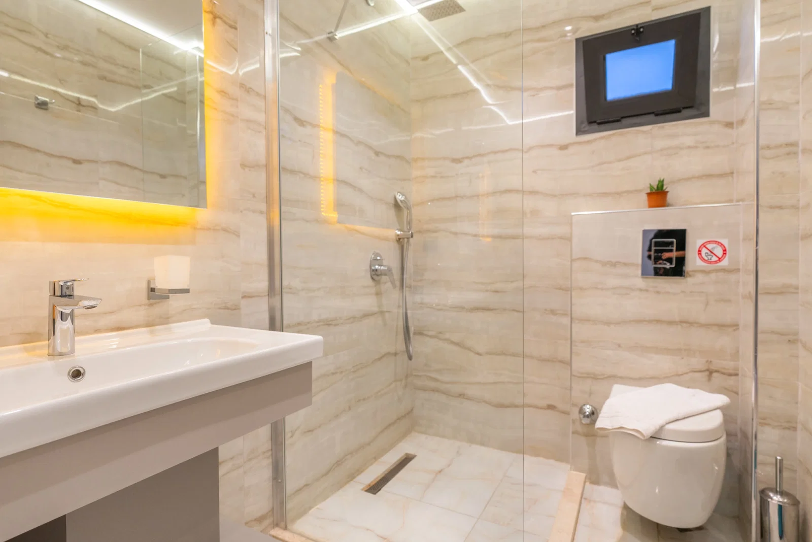 Kalkan’da Merkeze Yakın, Özel Havuzlu, Jakuzili, Kiralık Villa