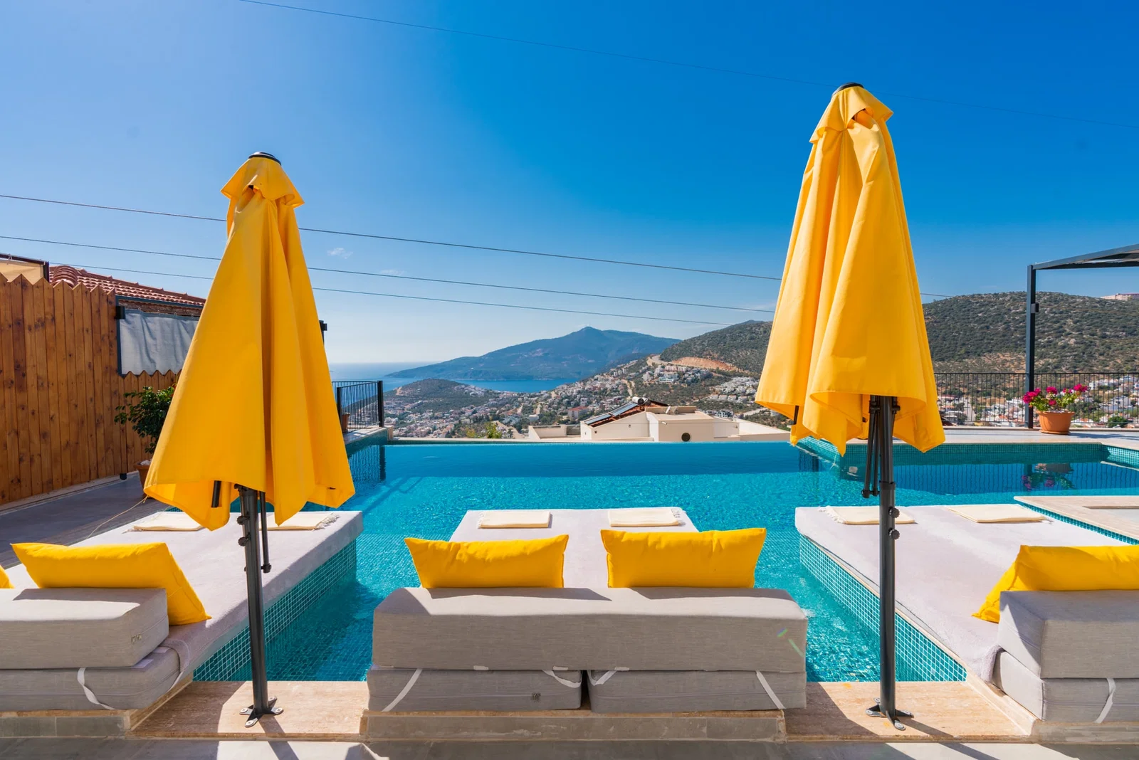 Kalkan’da Merkeze Yakın, Özel Havuzlu, Jakuzili, Kiralık Villa