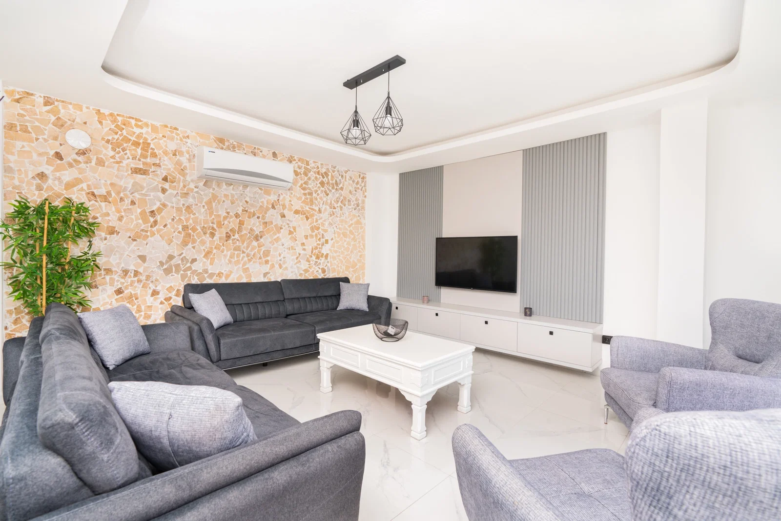 Kalkan’da Merkeze Yakın, Özel Havuzlu, Jakuzili, Kiralık Villa