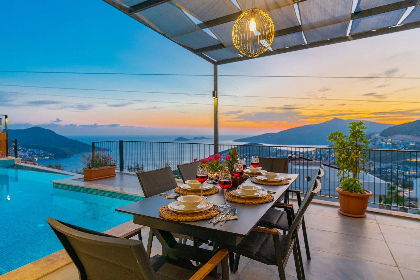 Kalkan’da Merkeze Yakın, Özel Havuzlu, Jakuzili, Kiralık Villa