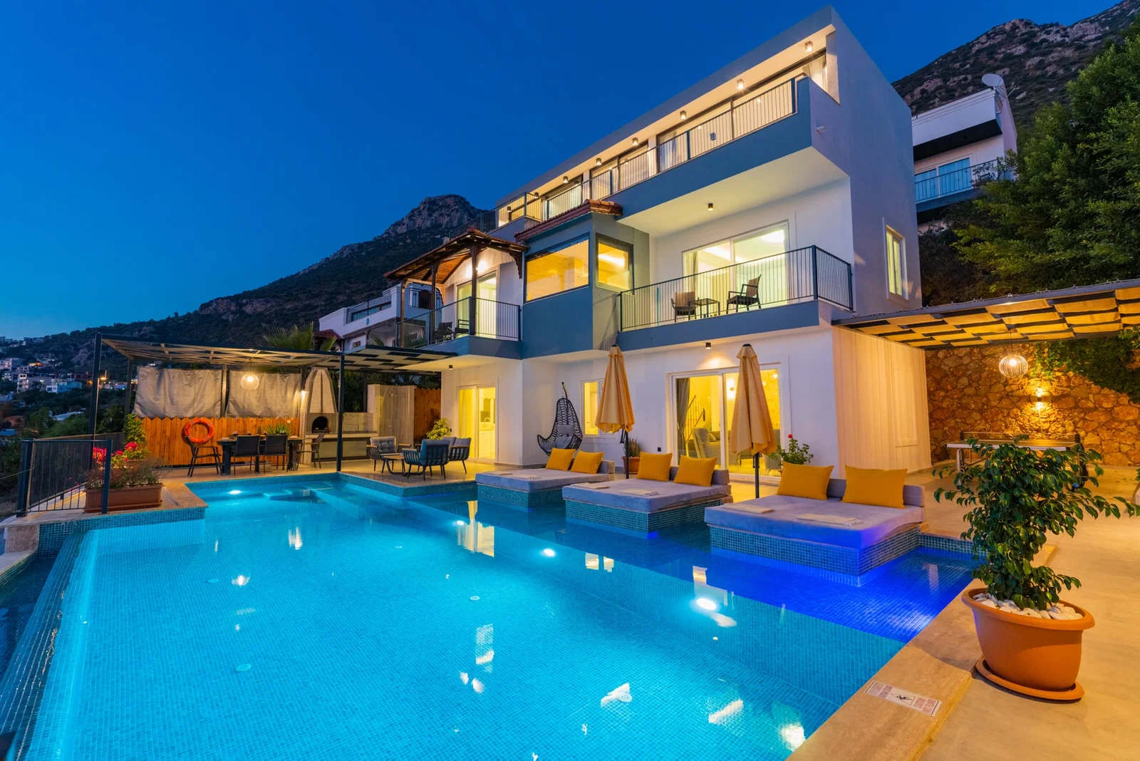 Kalkan’da Merkeze Yakın, Özel Havuzlu, Jakuzili, Kiralık Villa