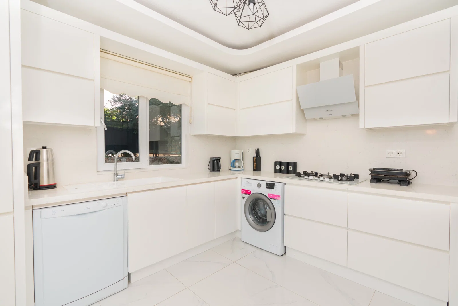 Kalkan’da Merkeze Yakın, Özel Havuzlu, Jakuzili, Kiralık Villa