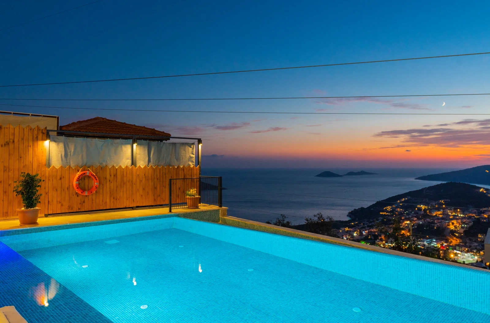 Kalkan’da Merkeze Yakın, Özel Havuzlu, Jakuzili, Kiralık Villa