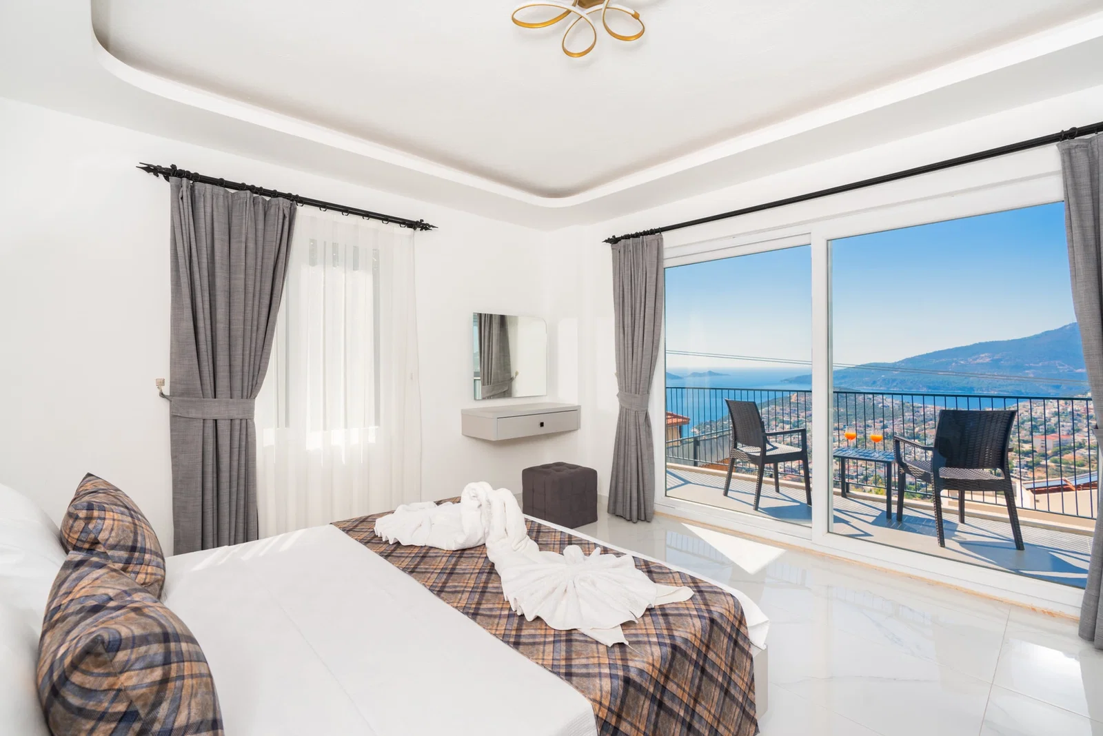 Kalkan’da Merkeze Yakın, Özel Havuzlu, Jakuzili, Kiralık Villa