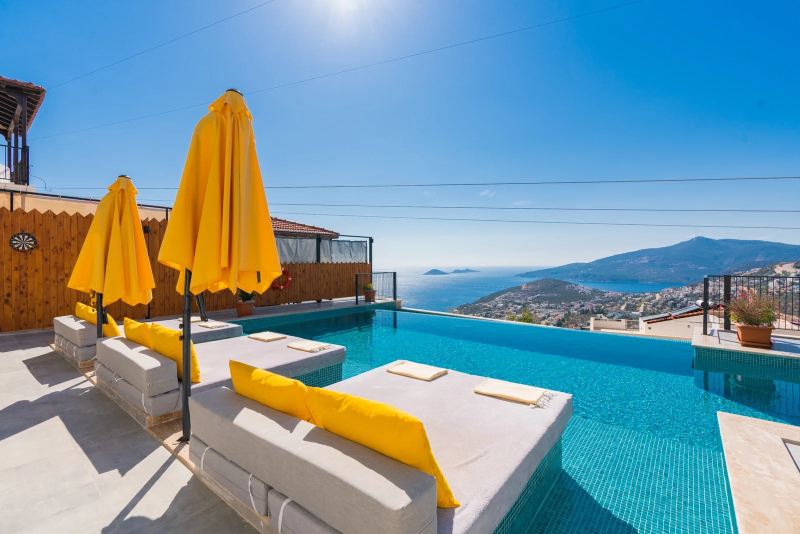 Kalkan’da Merkeze Yakın, Özel Havuzlu, Jakuzili, Kiralık Villa