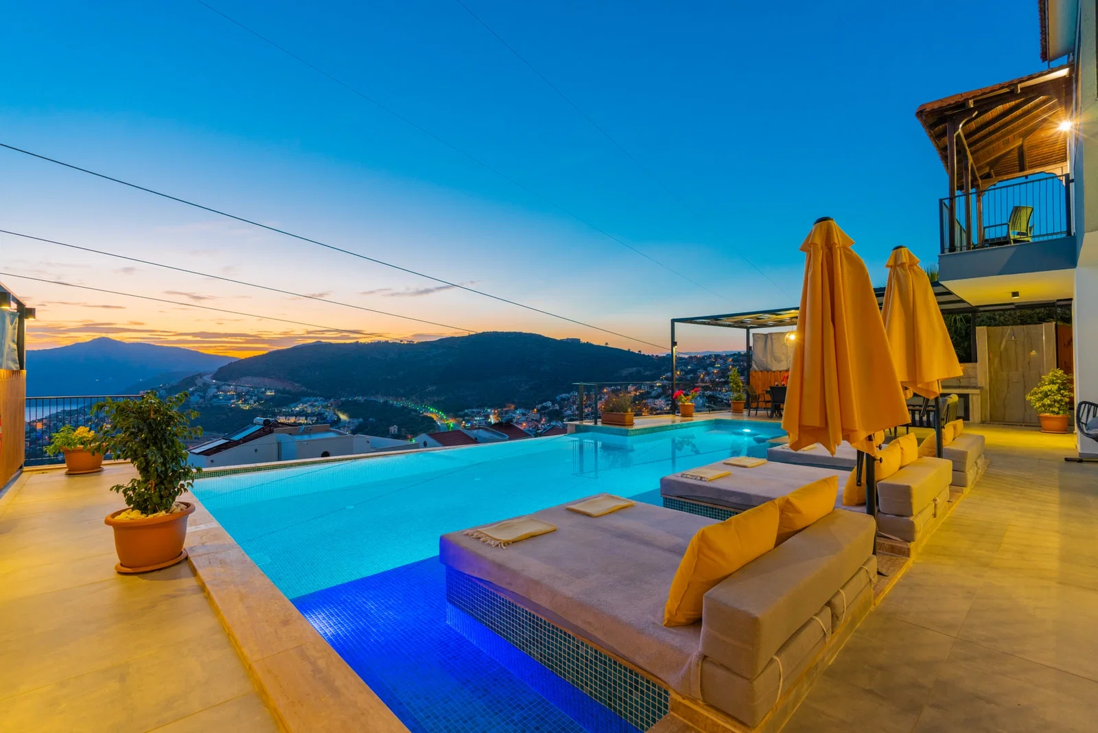 Kalkan’da Merkeze Yakın, Özel Havuzlu, Jakuzili, Kiralık Villa