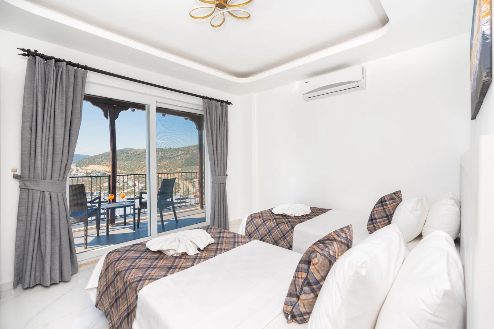 Kalkan’da Merkeze Yakın, Özel Havuzlu, Jakuzili, Kiralık Villa