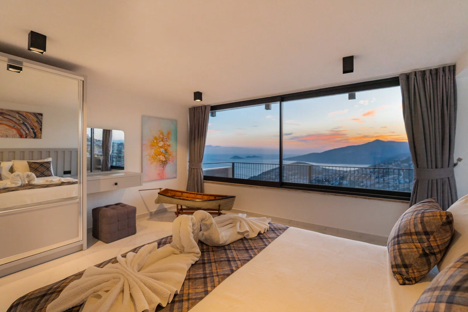 Kalkan’da Merkeze Yakın, Özel Havuzlu, Jakuzili, Kiralık Villa