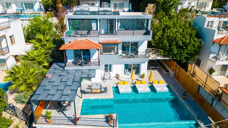 Kalkan’da jakuzili kiralık villa
