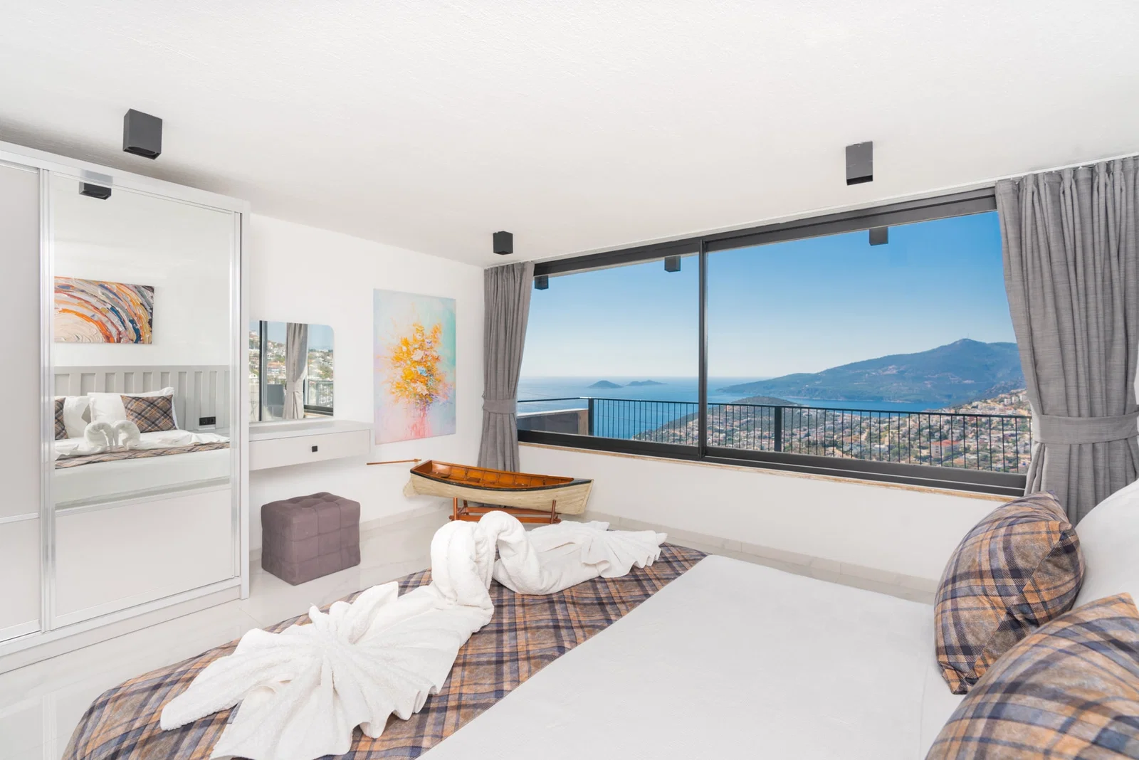 Kalkan’da Merkeze Yakın, Özel Havuzlu, Jakuzili, Kiralık Villa