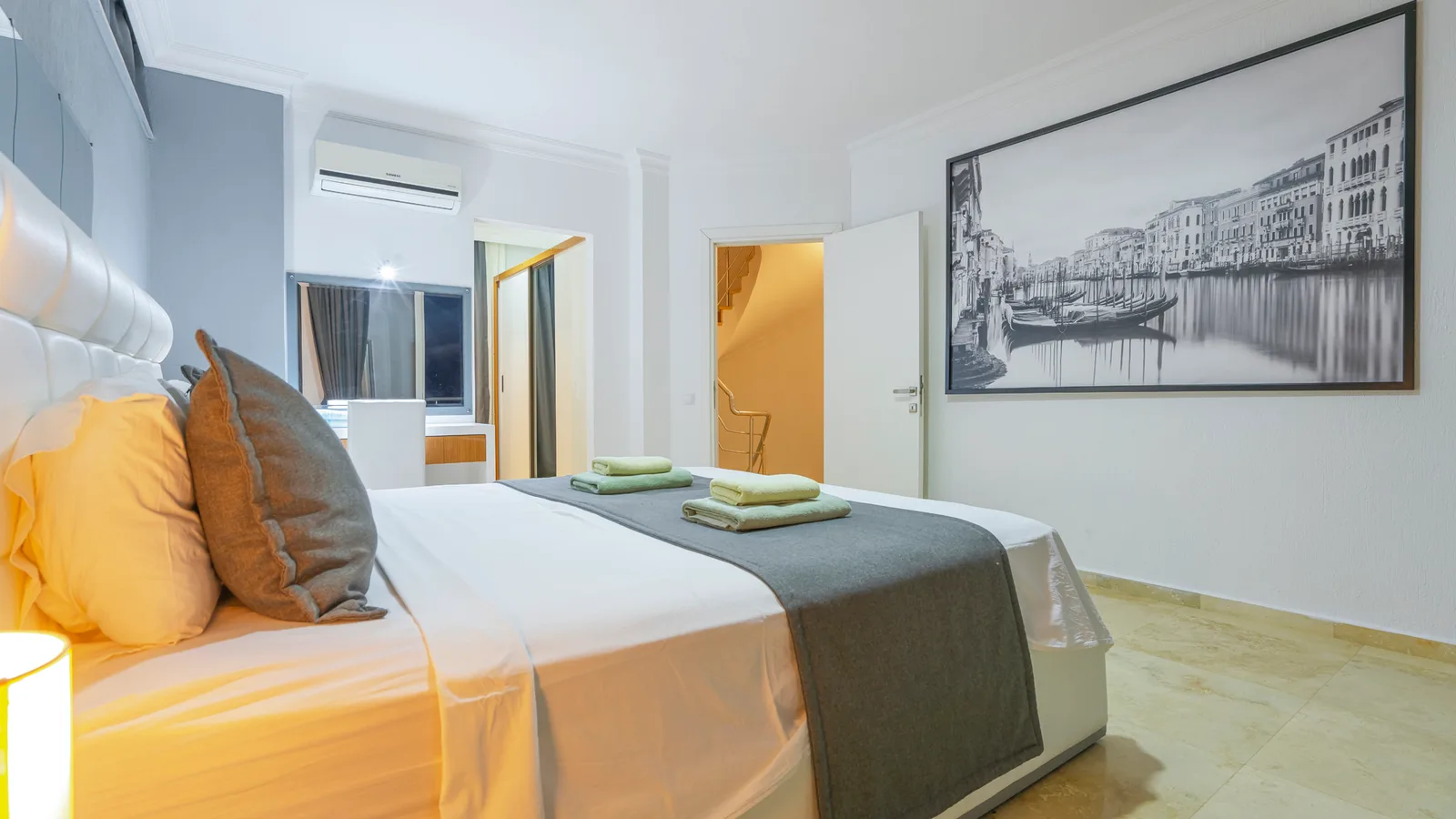 Kalkan’da Deniz Manzaralı, Isıtmalı Havuzlu, 10 Kişilik, Kiralık Villa