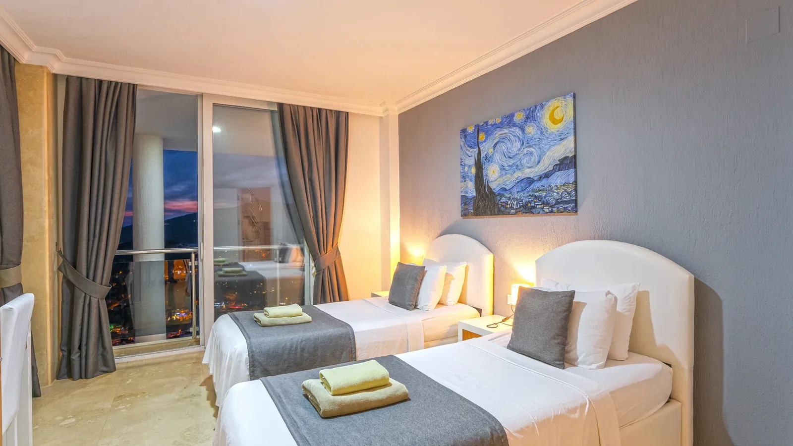 Kalkan’da Deniz Manzaralı, Isıtmalı Havuzlu, 10 Kişilik, Kiralık Villa