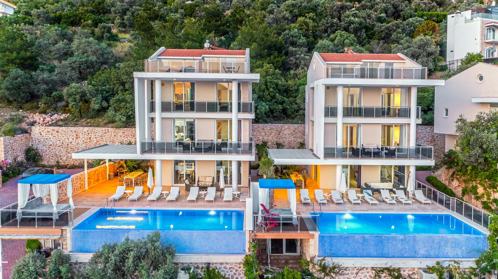 Kalkan’da Deniz Manzaralı, Isıtmalı Havuzlu, 10 Kişilik, Kiralık Villa