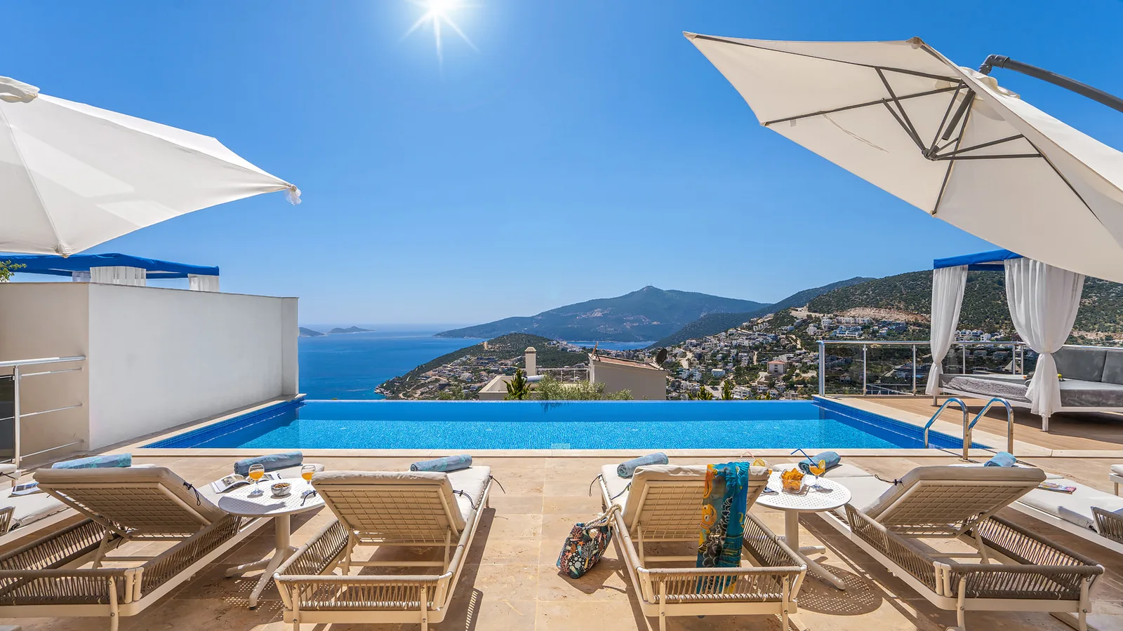 Kalkan’da Deniz Manzaralı, Isıtmalı Havuzlu, 10 Kişilik, Kiralık Villa