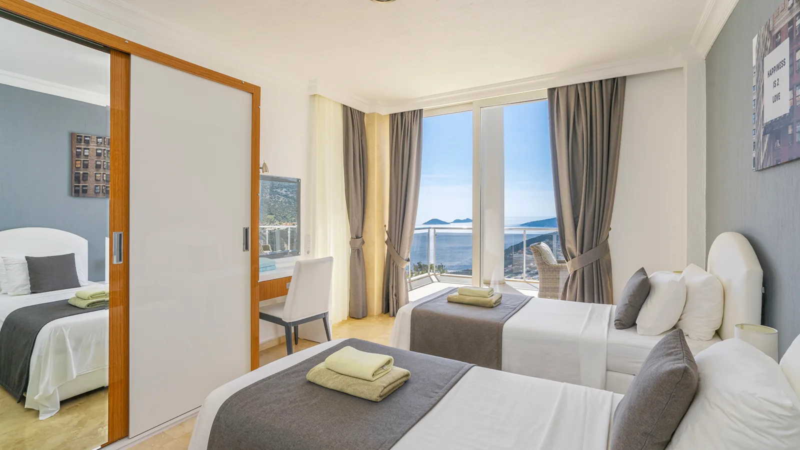 Kalkan’da Deniz Manzaralı, Isıtmalı Havuzlu, 10 Kişilik, Kiralık Villa