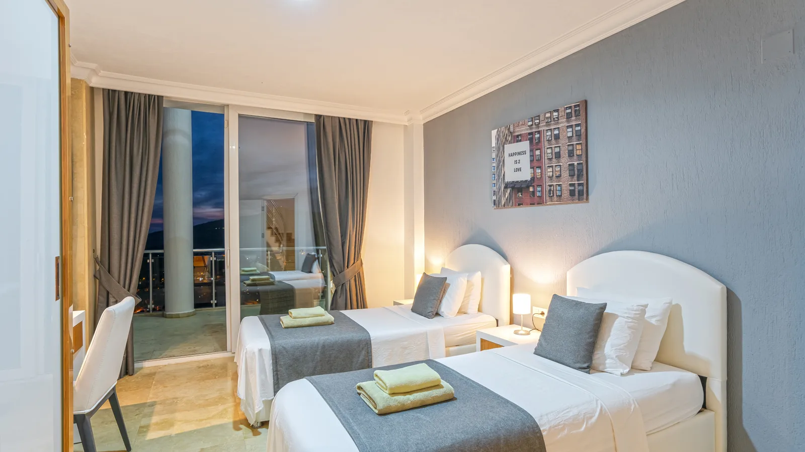 Kalkan’da Deniz Manzaralı, Isıtmalı Havuzlu, 10 Kişilik, Kiralık Villa
