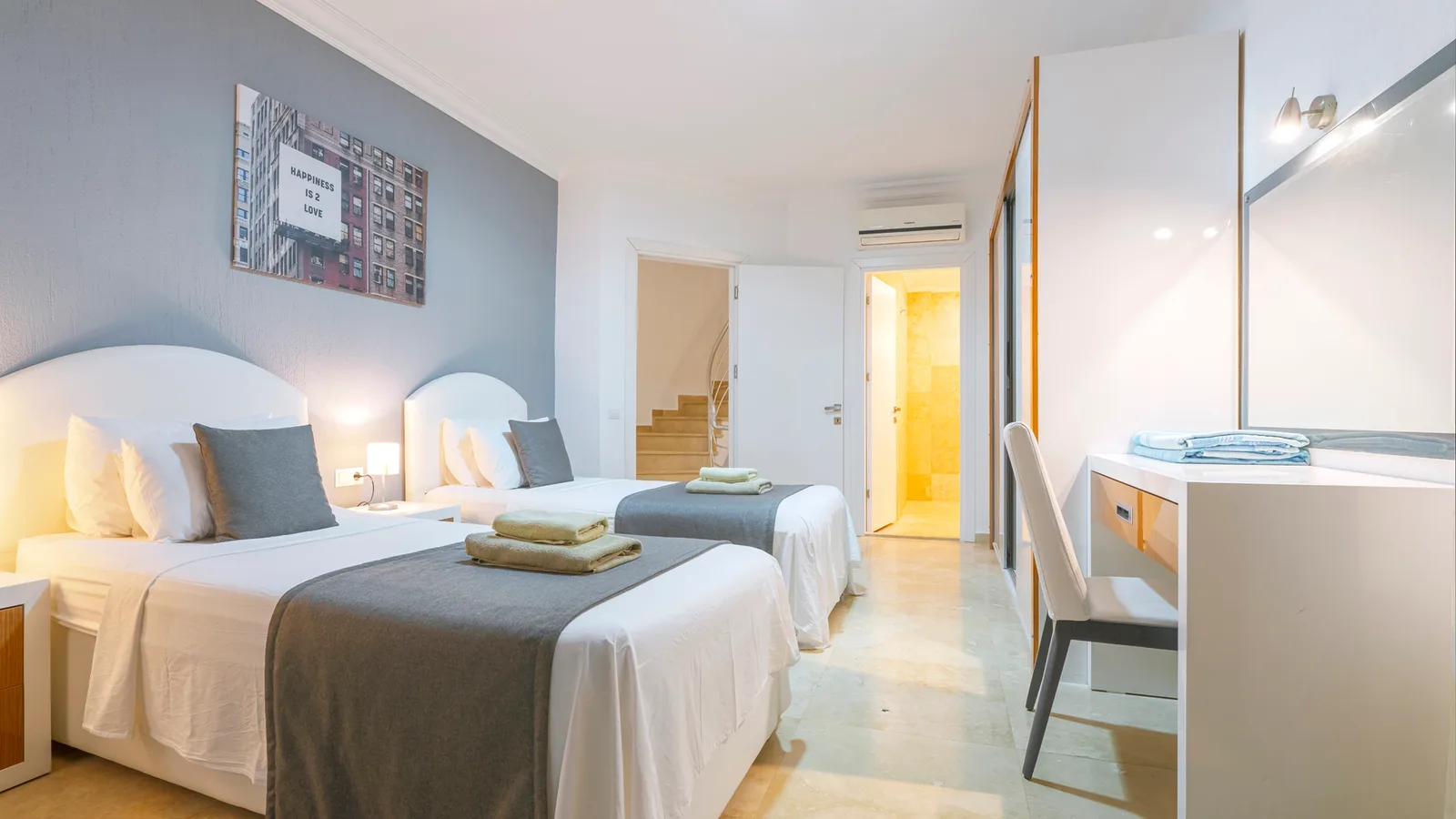 Kalkan’da Deniz Manzaralı, Isıtmalı Havuzlu, 10 Kişilik, Kiralık Villa