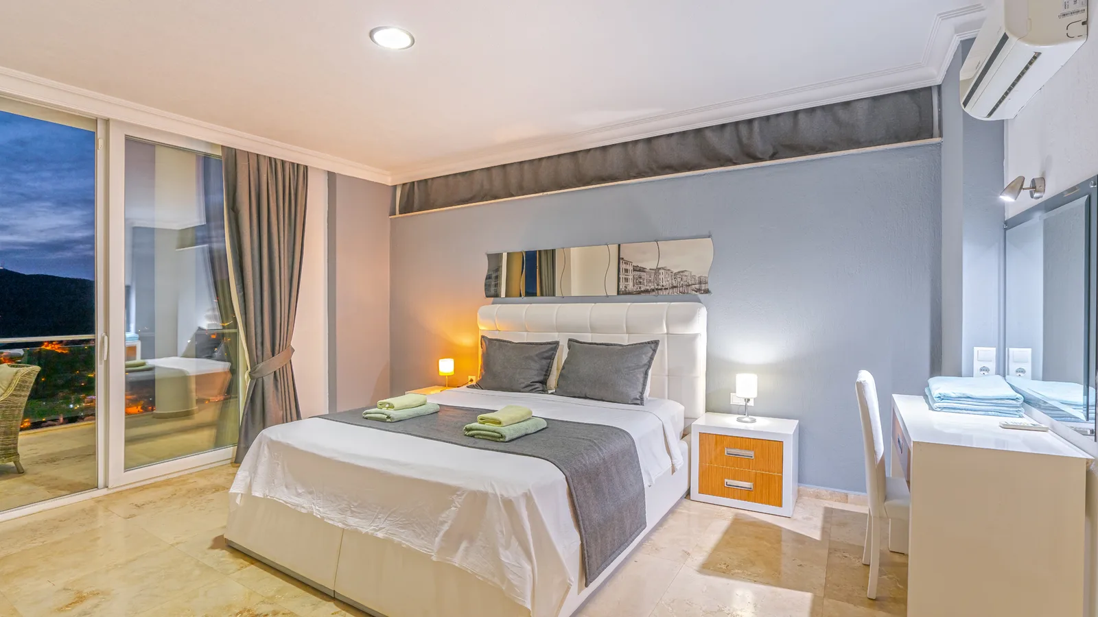 Kalkan’da Deniz Manzaralı, Isıtmalı Havuzlu, 10 Kişilik, Kiralık Villa