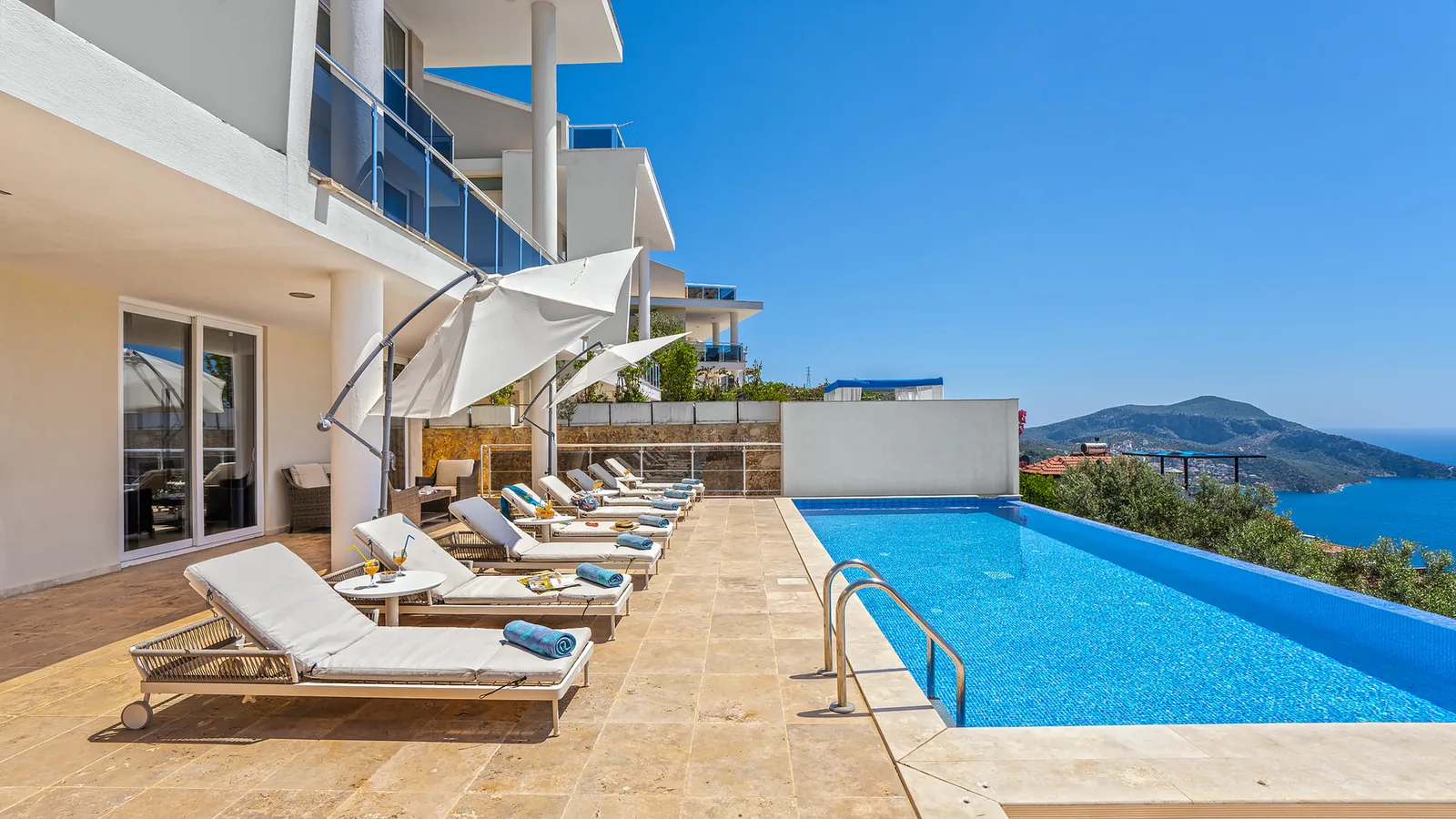 Kalkan’da Deniz Manzaralı, Isıtmalı Havuzlu, 10 Kişilik, Kiralık Villa