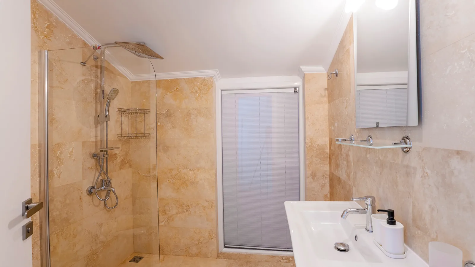 Kalkan’da Deniz Manzaralı, Isıtmalı Havuzlu, 10 Kişilik, Kiralık Villa