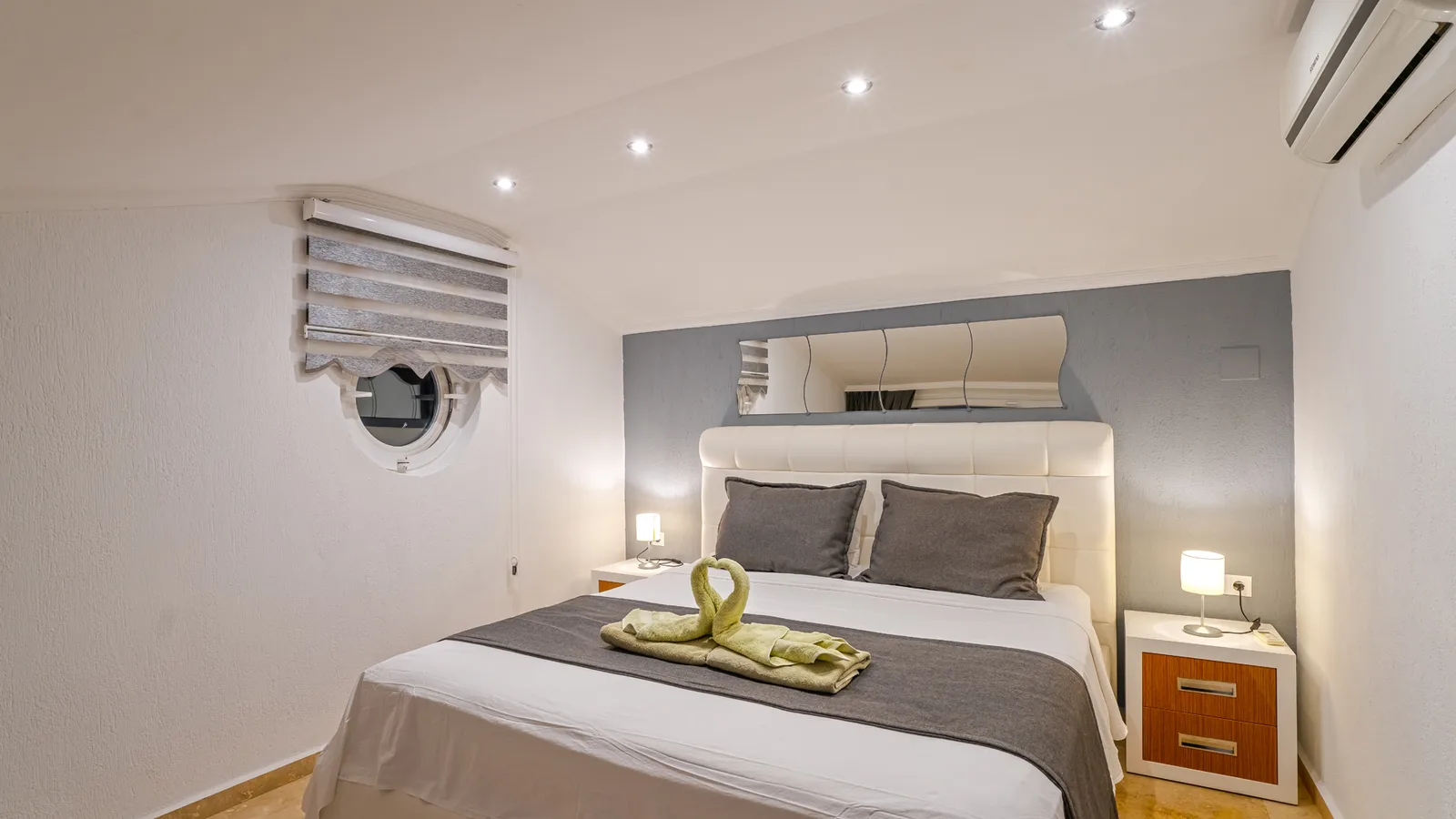 Kalkan’da Deniz Manzaralı, Isıtmalı Havuzlu, 10 Kişilik, Kiralık Villa