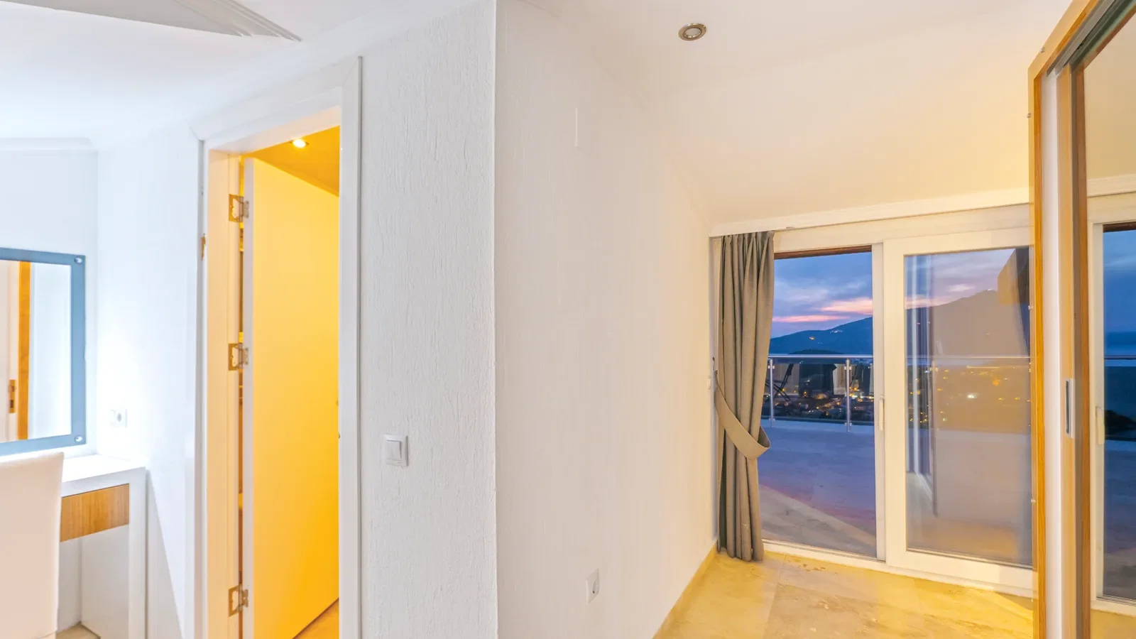 Kalkan’da Deniz Manzaralı, Isıtmalı Havuzlu, 10 Kişilik, Kiralık Villa
