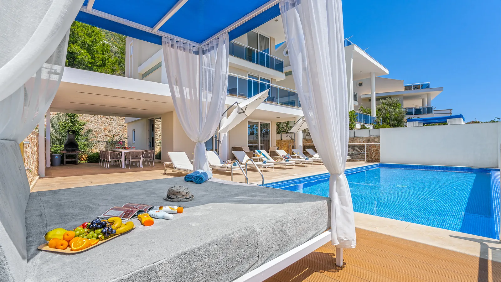 Kalkan’da Deniz Manzaralı, Isıtmalı Havuzlu, 10 Kişilik, Kiralık Villa