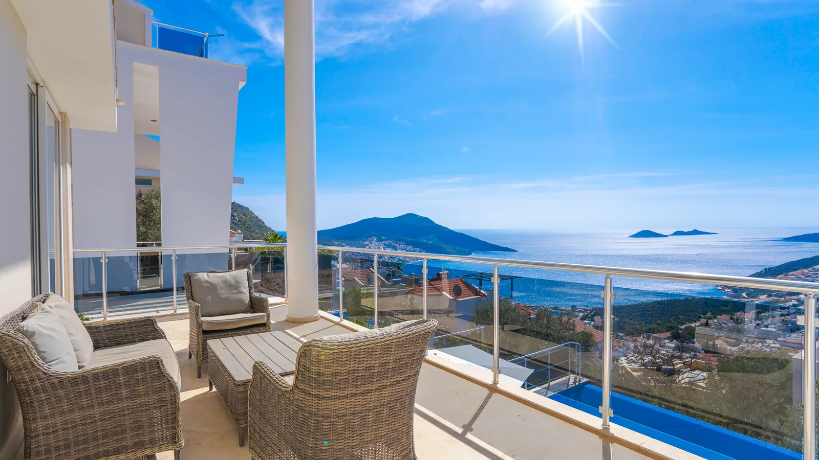 Kalkan’da Deniz Manzaralı, Isıtmalı Havuzlu, 10 Kişilik, Kiralık Villa