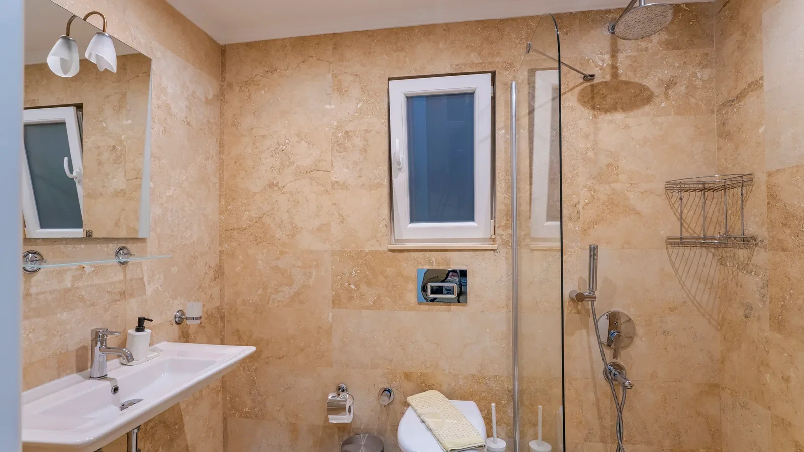 Kalkan’da Deniz Manzaralı, Isıtmalı Havuzlu, 10 Kişilik, Kiralık Villa