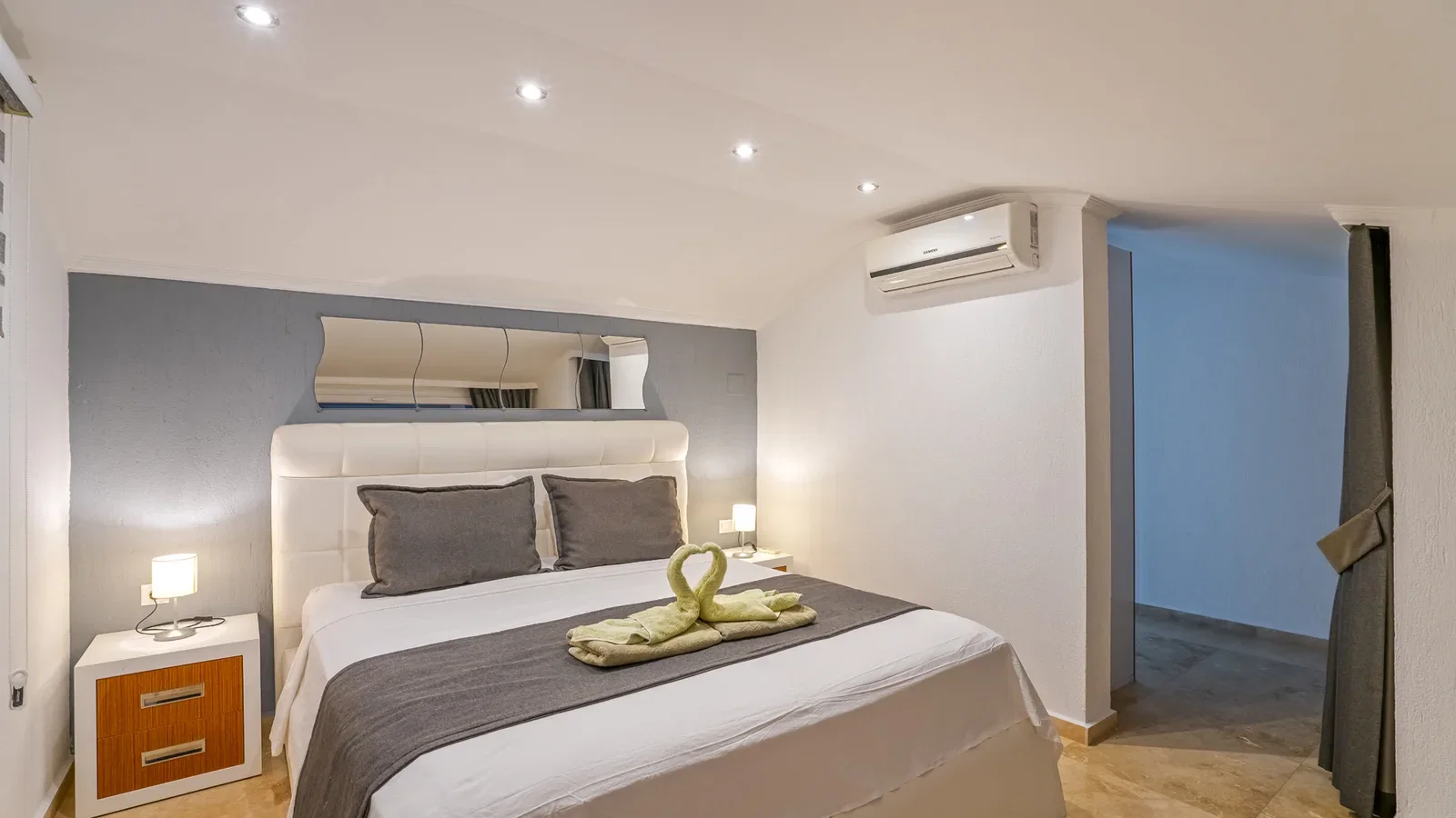 Kalkan’da Deniz Manzaralı, Isıtmalı Havuzlu, 10 Kişilik, Kiralık Villa