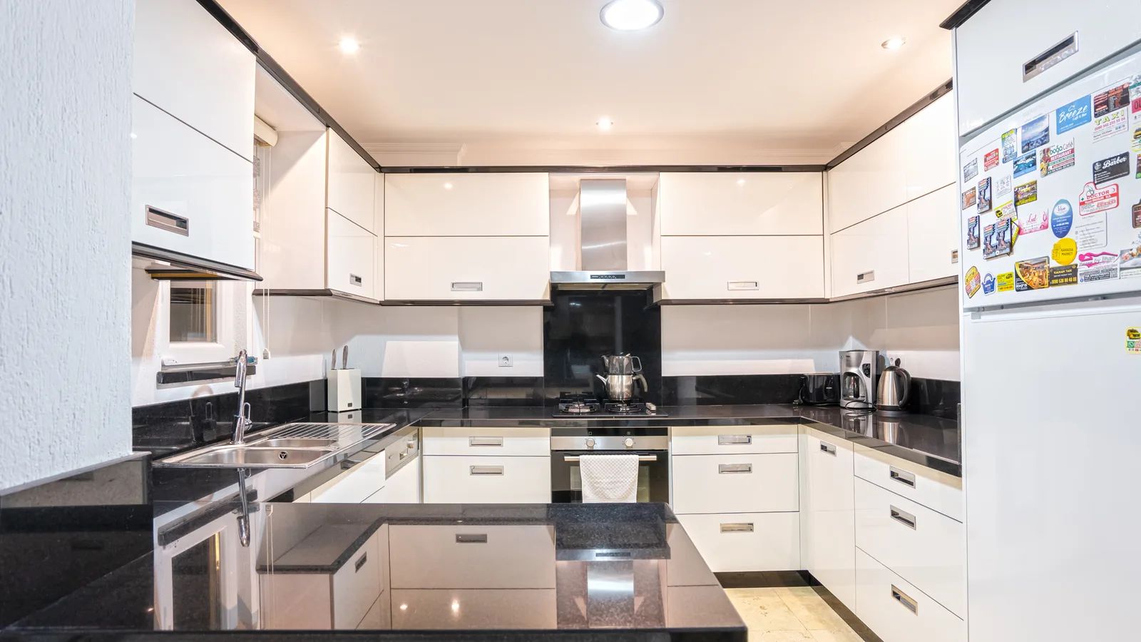 Kalkan’da Deniz Manzaralı, Isıtmalı Havuzlu, 10 Kişilik, Kiralık Villa