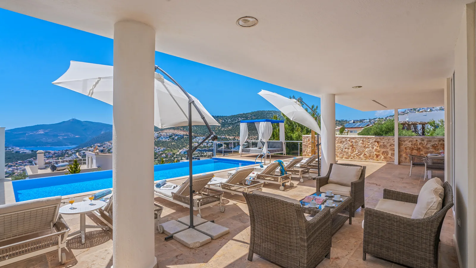 Kalkan’da Deniz Manzaralı, Isıtmalı Havuzlu, 10 Kişilik, Kiralık Villa