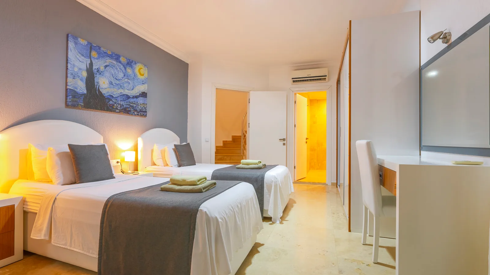 Kalkan’da Deniz Manzaralı, Isıtmalı Havuzlu, 10 Kişilik, Kiralık Villa