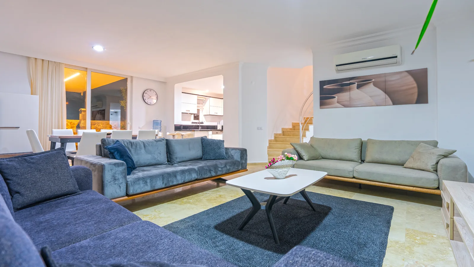 Kalkan’da Deniz Manzaralı, Isıtmalı Havuzlu, 10 Kişilik, Kiralık Villa