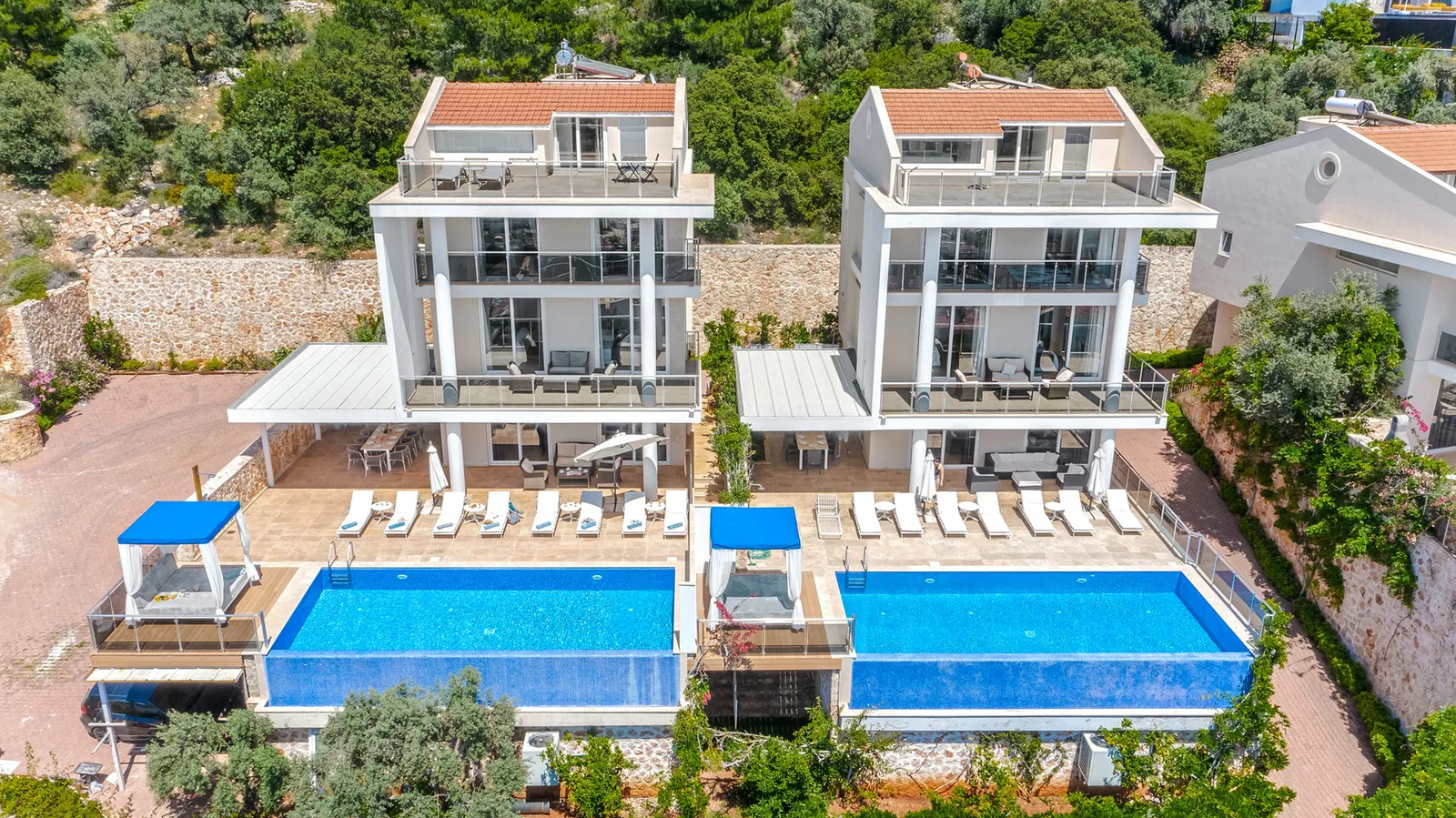 Kalkan’da Deniz Manzaralı, Isıtmalı Havuzlu, 10 Kişilik, Kiralık Villa