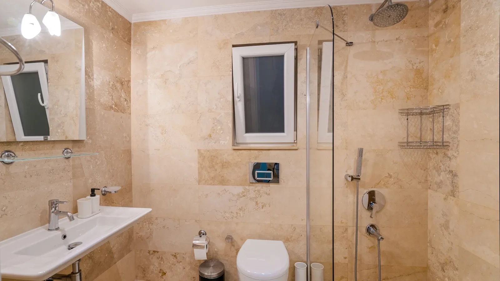 Kalkan’da Deniz Manzaralı, Isıtmalı Havuzlu, 10 Kişilik, Kiralık Villa