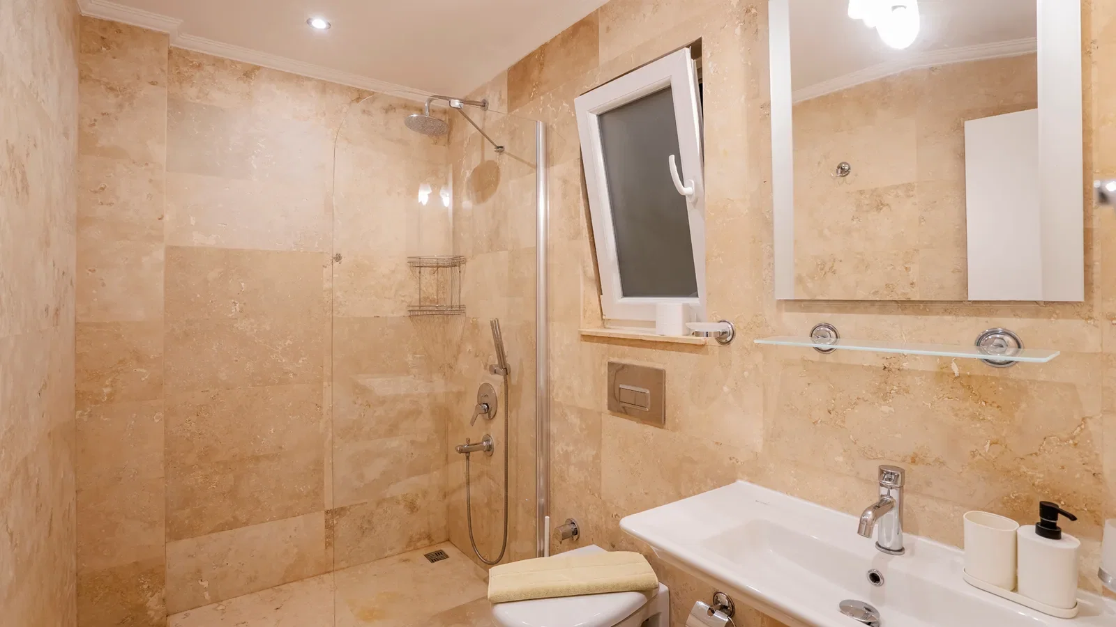 Kalkan’da Deniz Manzaralı, Isıtmalı Havuzlu, 10 Kişilik, Kiralık Villa
